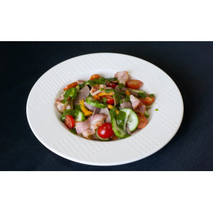 Салат с маринованными опятами, языком, с соусом из зелени